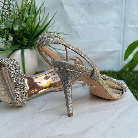 Badgley Mischka Women's Jen
Heeled Sandal embroidered size 8 - Picture 12 of 12